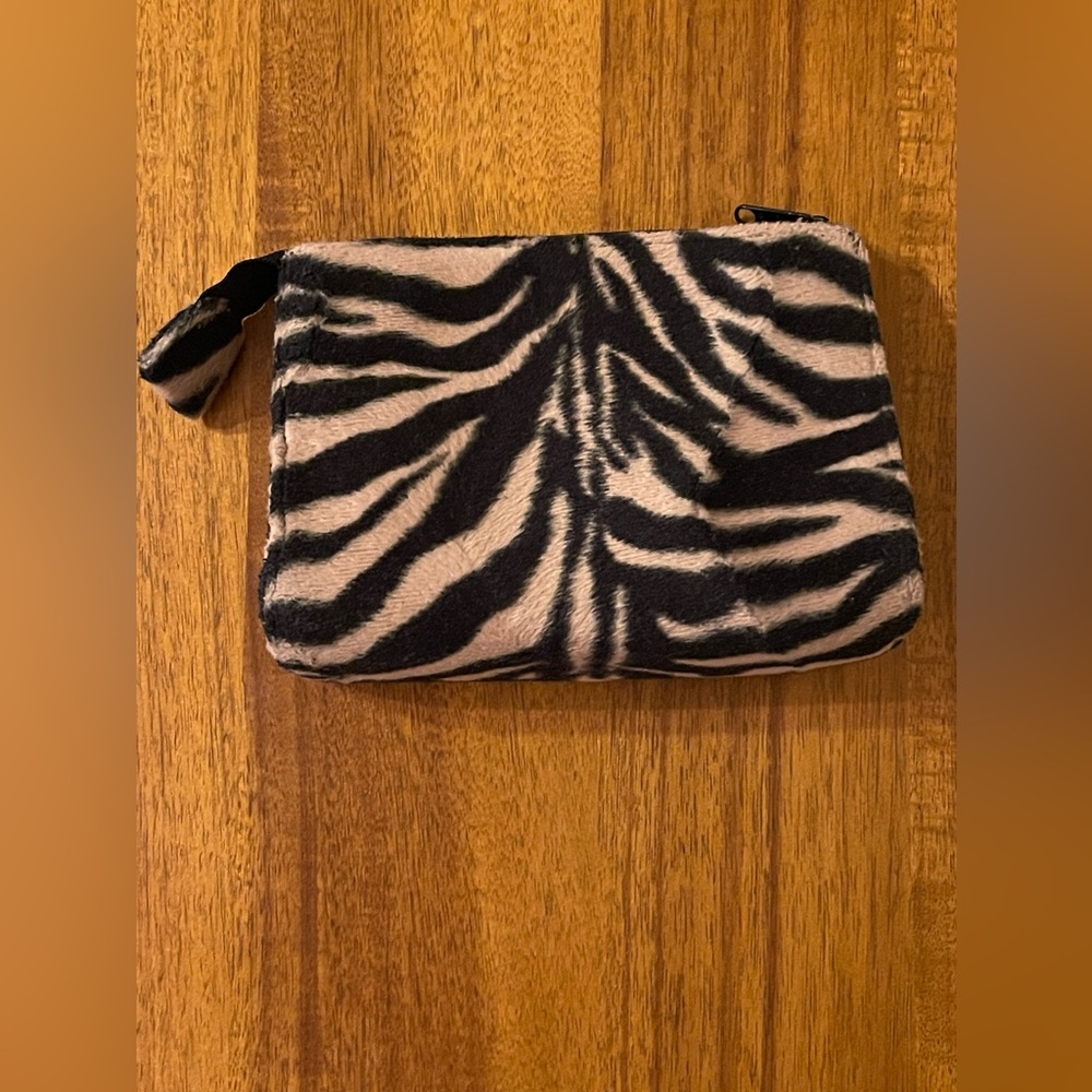 Kate Spade, Vintage Fuzzy Faux Fur Animal Print Pouch - Picture 12 of 12